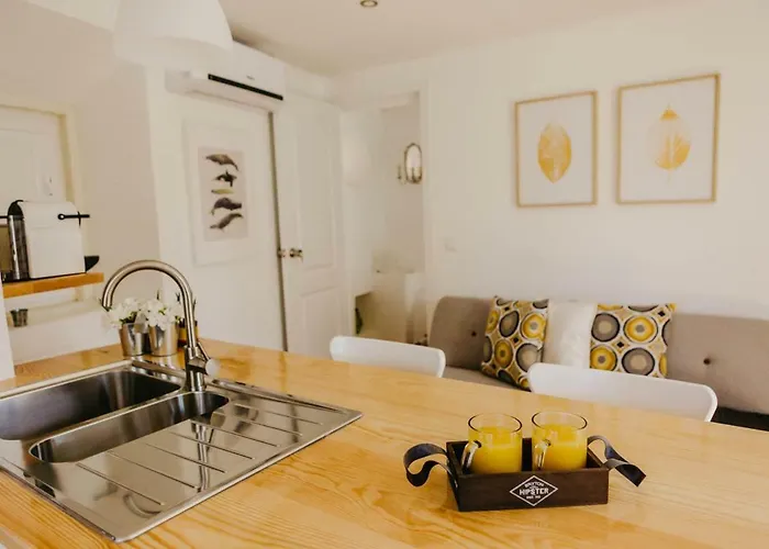 Πανσιόν Casa Roaz 3*